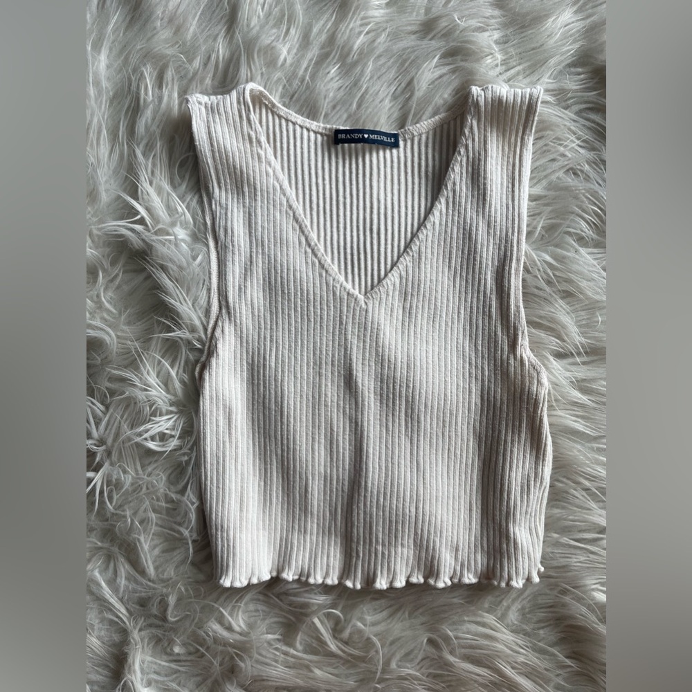 Brandy Melville/ Cropped Vneck Basic - image 1